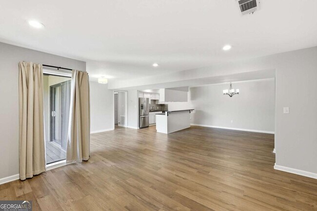 Building Photo - 605 Candler St