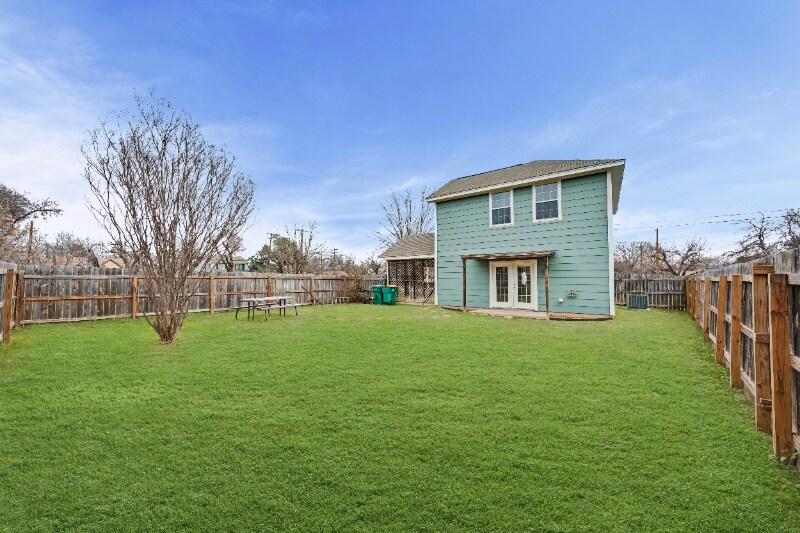 Building Photo - 1124 N Penelope St