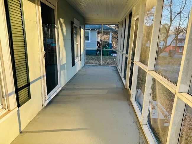 Building Photo - 409 N Crigler St