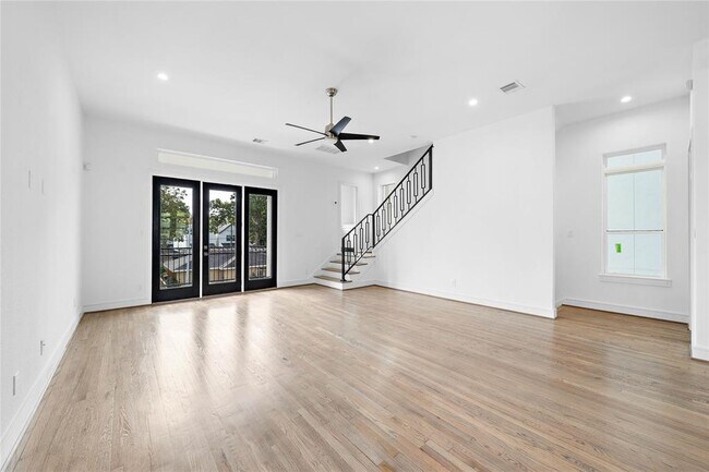Building Photo - 1011 E 28th St