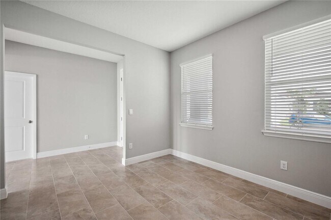 Building Photo - 2560 Warren Acrs Blvd