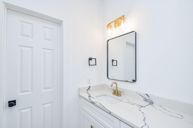 Building Photo - 4913 Nichols St