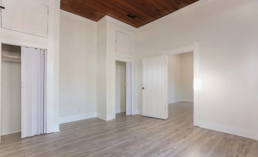 Building Photo - 2106 Saunders Ave