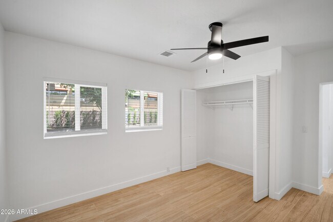 Building Photo - 4028 E Edgemont Ave