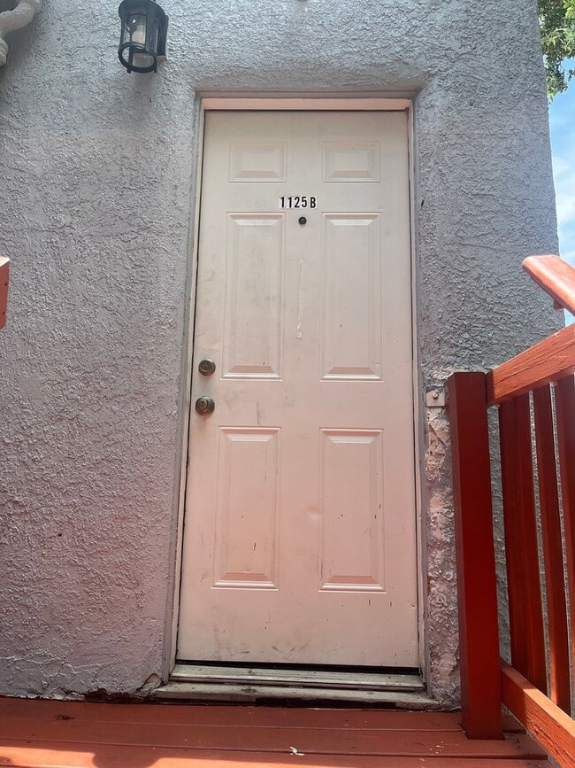 Building Photo - 1125 S Ridgewood Ave