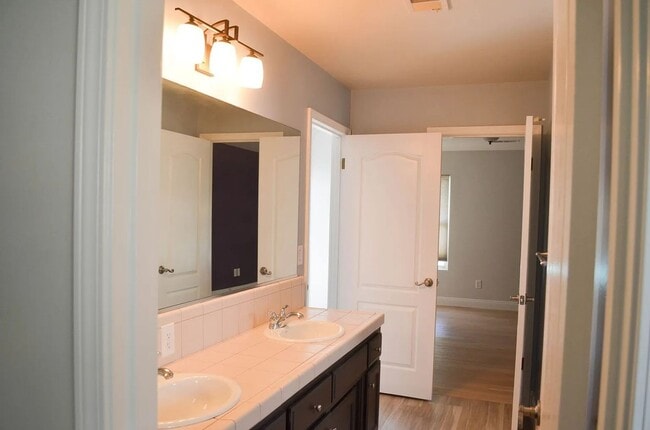 Building Photo - Spacious Riverlakes Golf Course Home with Pool, Spa & 3-Car Garage