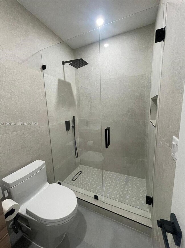 Building Photo - 5350 SW 33rd Ave