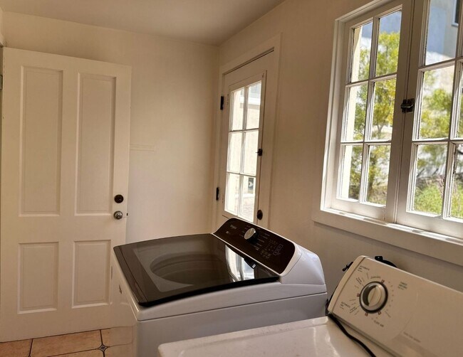 Building Photo - This is a Berkeley Lifestyle. | 3BR | 1.5BA | 1,450 SF | Just Steps from Campus