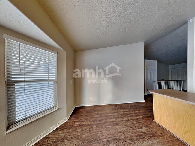 Building Photo - 6301 W Liza Ln