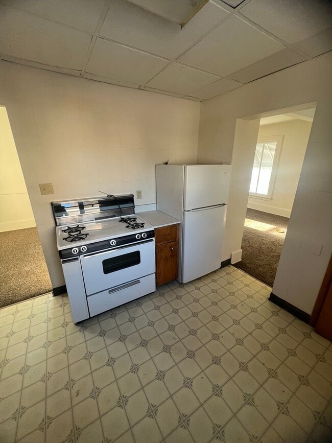 Building Photo - Southeast Erie 3 Bedroom House