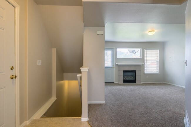Building Photo - 56 Vale Cir