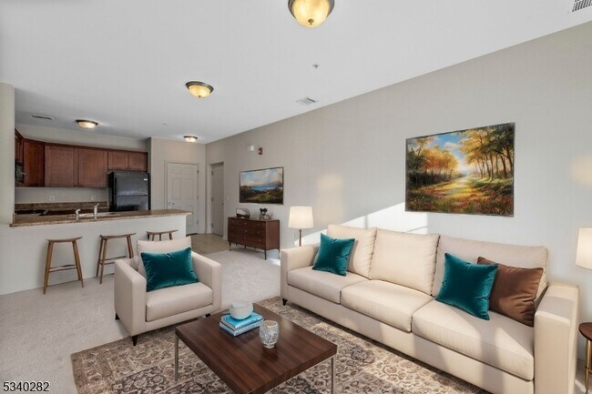 Building Photo - 18 Park Dr