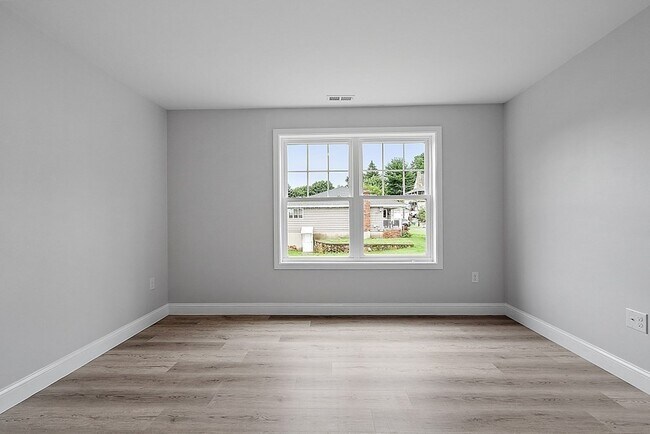 Building Photo - 53 Fenwood Rd