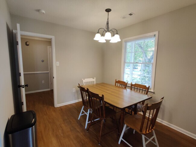 Building Photo - 7236 Walnut Wood Dr