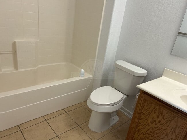 Building Photo - 1905 Charleston Ct