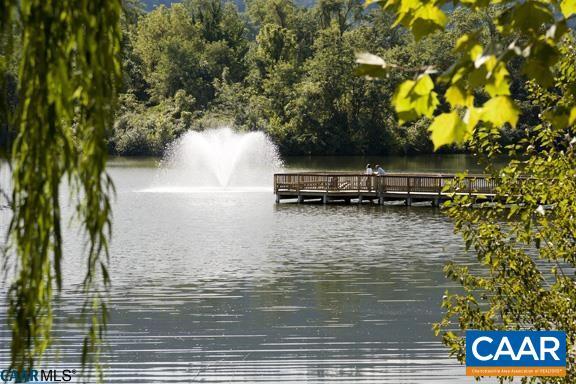 Building Photo - 200 Lake Club Ct