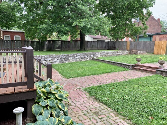 Building Photo - 1015 Ann Ave