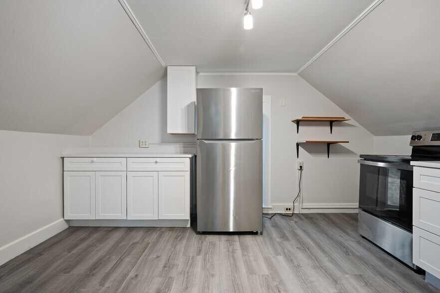 Building Photo - 135 Cedar St