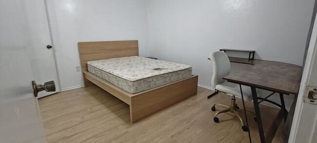 Building Photo - 4000 SW 23rd St