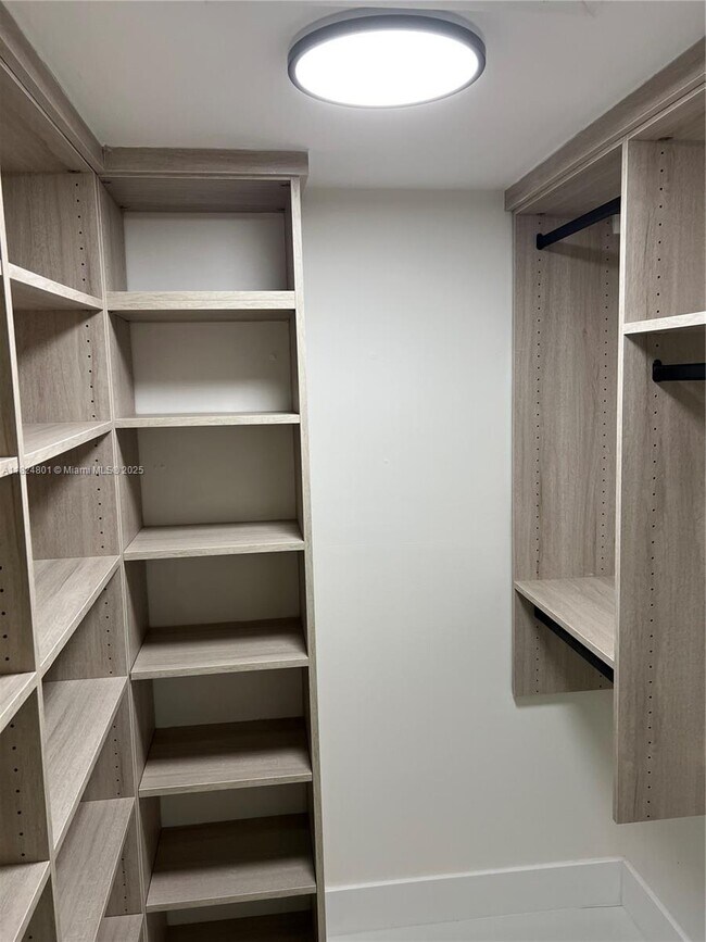 Building Photo - 3090 N Course Dr