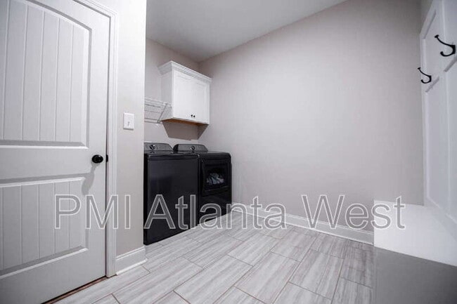 Building Photo - 1002 Adirondac Way