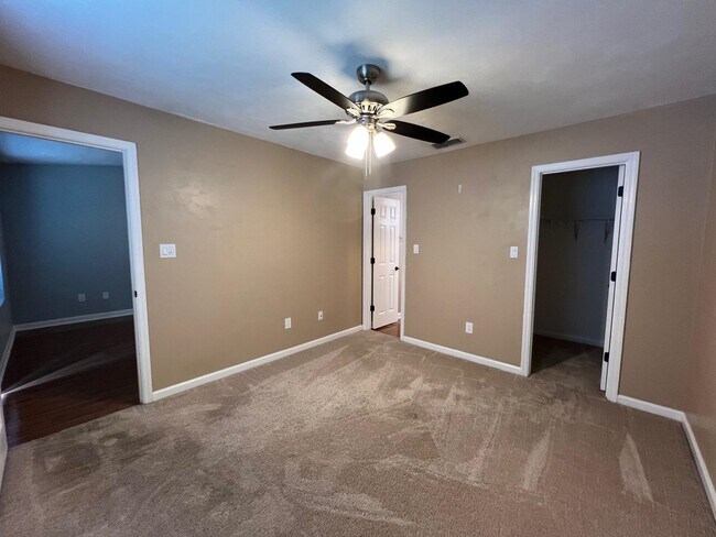 Building Photo - 3007 Richview Park Cir W