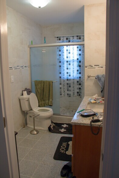 Building Photo - 246 Pearl St