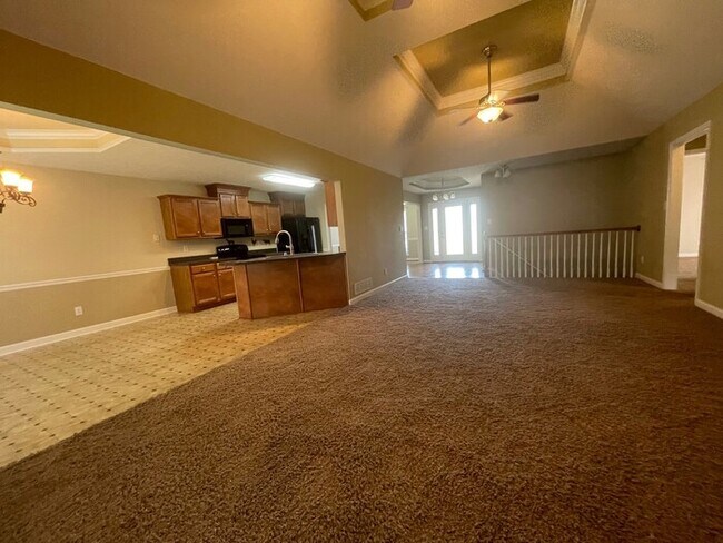 Building Photo - 5BD/4BA Single Family Home