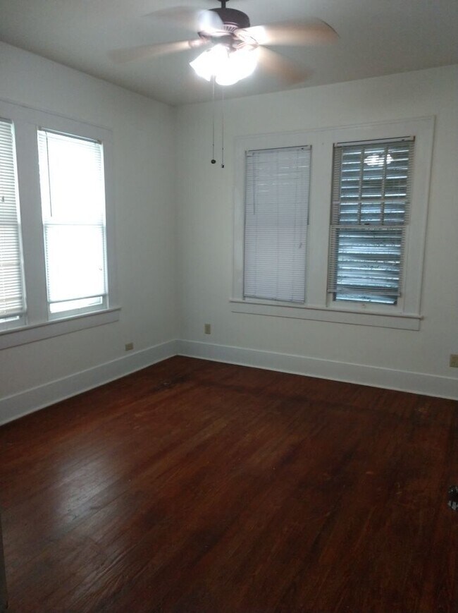 Building Photo - 5006 Bernardo De Galvez Ave