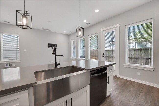 Building Photo - 8458 Berry Green Ln