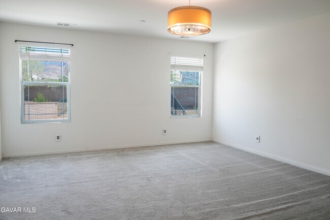 Building Photo - 2732 Hemlock Rd