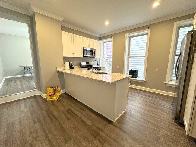 Building Photo - 2221 Jane St