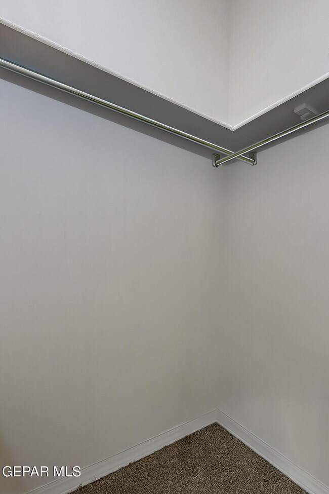 Building Photo - 532 Oakmont
