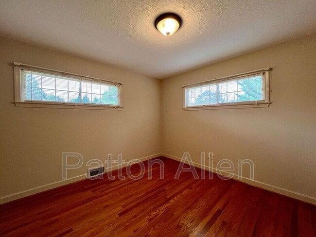 Building Photo - 114 Arco Rd