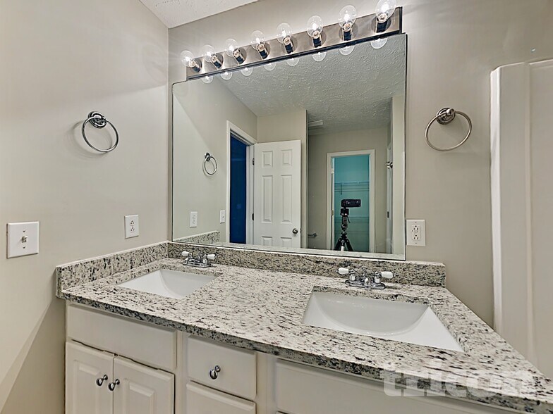 Building Photo - 4924 Nina Marie Ave