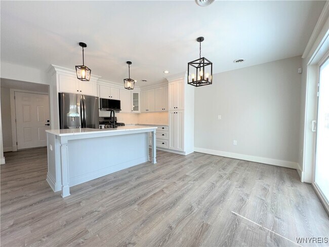 Building Photo - 10985 Main St