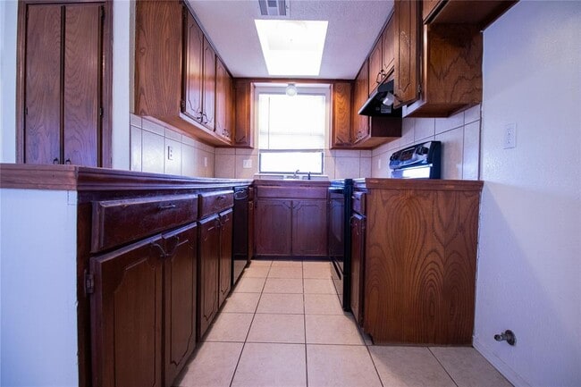 Building Photo - 2204 Lafayette Dr