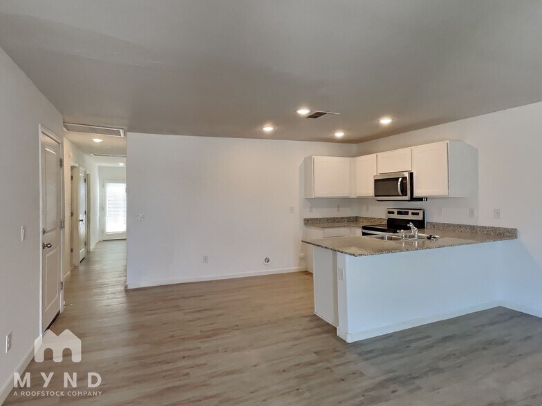 Building Photo - 246 S Picacho Heights Rd