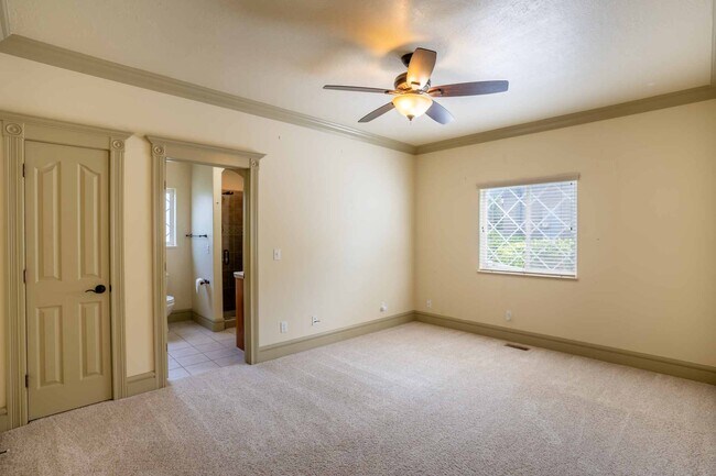 Building Photo - 414 Choke Cherry Ln