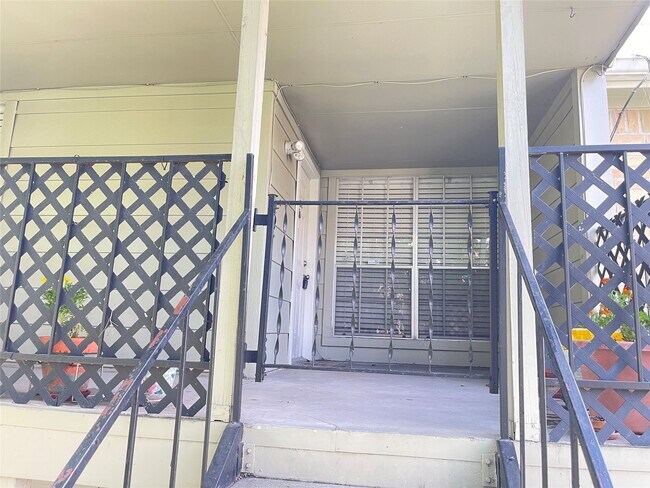 Building Photo - 2800 Jeanetta St