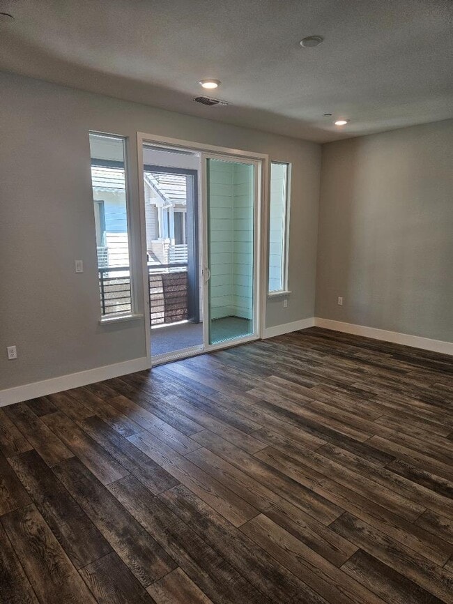 Building Photo - 122 Ranch Ln