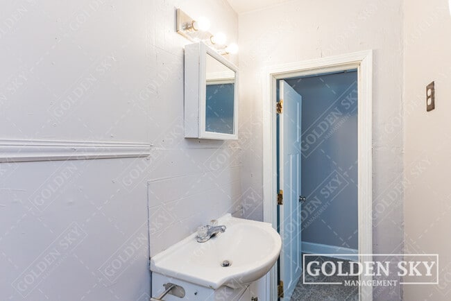 Building Photo - 230 Kinsey St