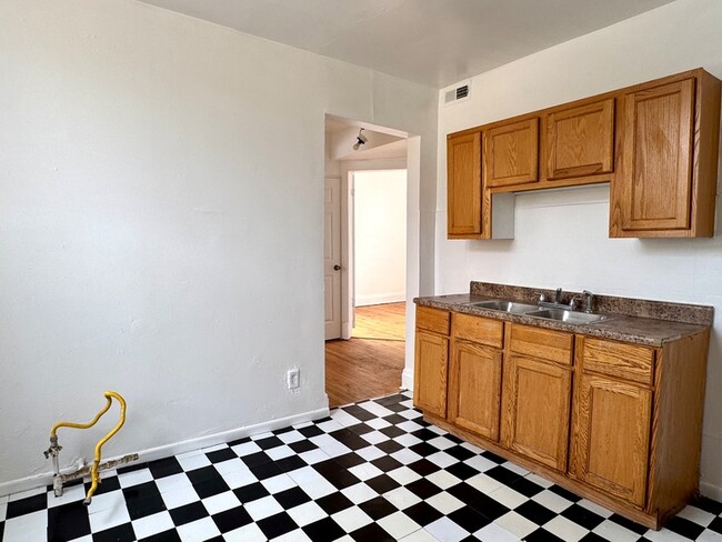 Building Photo - 1553 N Monticello Ave