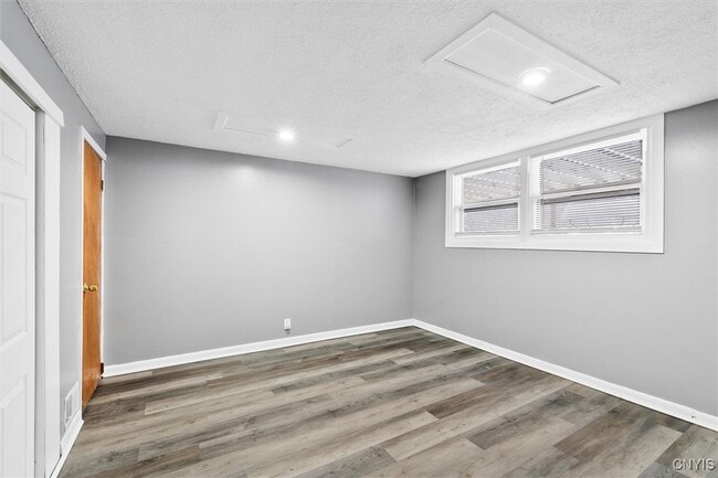 Building Photo - 941 Jamesville Ave