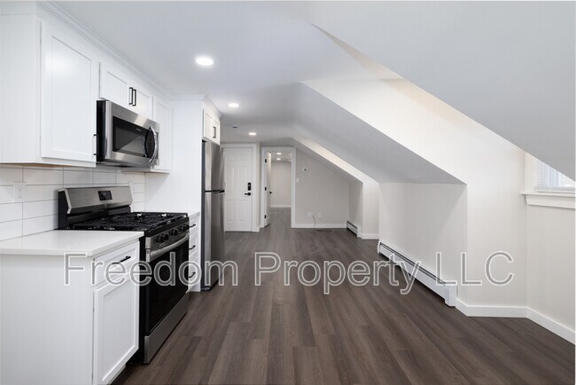 Building Photo - 28 Aircraft Rd