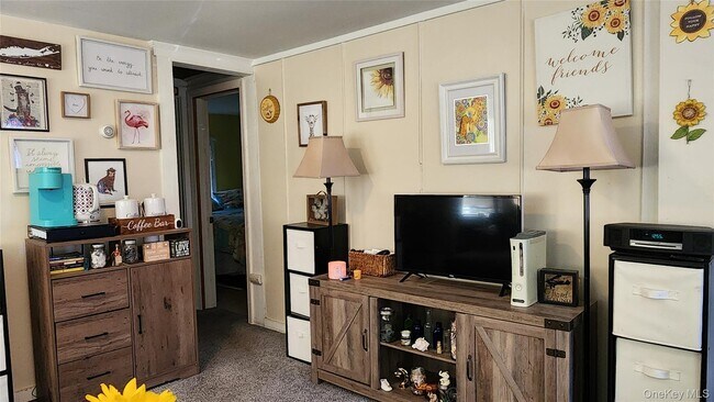 Building Photo - 193 Commack Rd