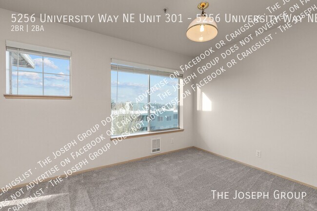 Building Photo - 5256 University Wy NE