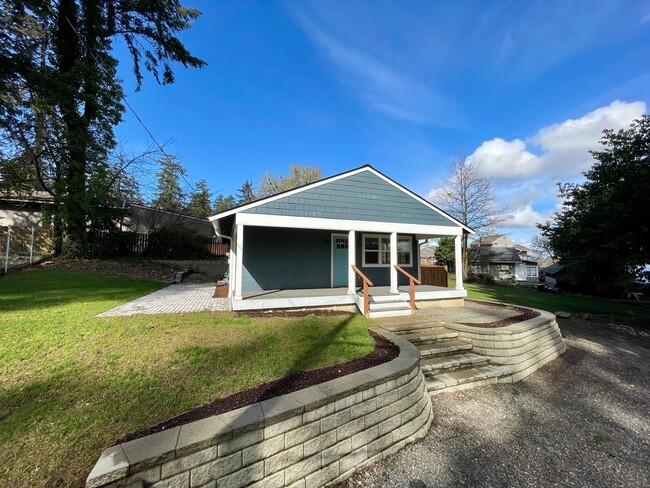 Building Photo - Charming Beach Cottage Near American Lake ...