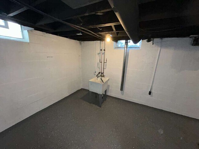 Building Photo - Cute 3 Bedroom Bungalow