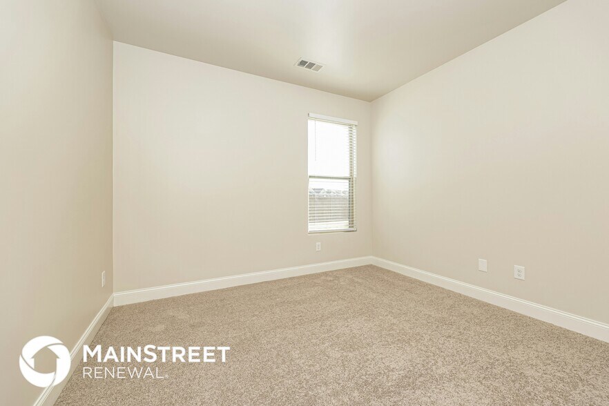 Building Photo - 1010 Keeneland Dr